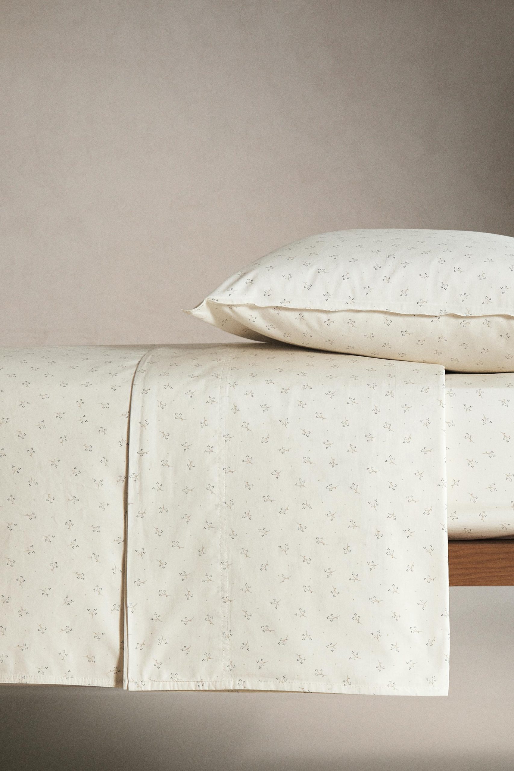 روکش تخت خواب کودک طرح مینی گل از برند زارا