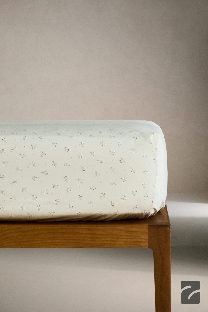 زیرتشکی کودک طرح مینی گل پنبهای از برند زارا