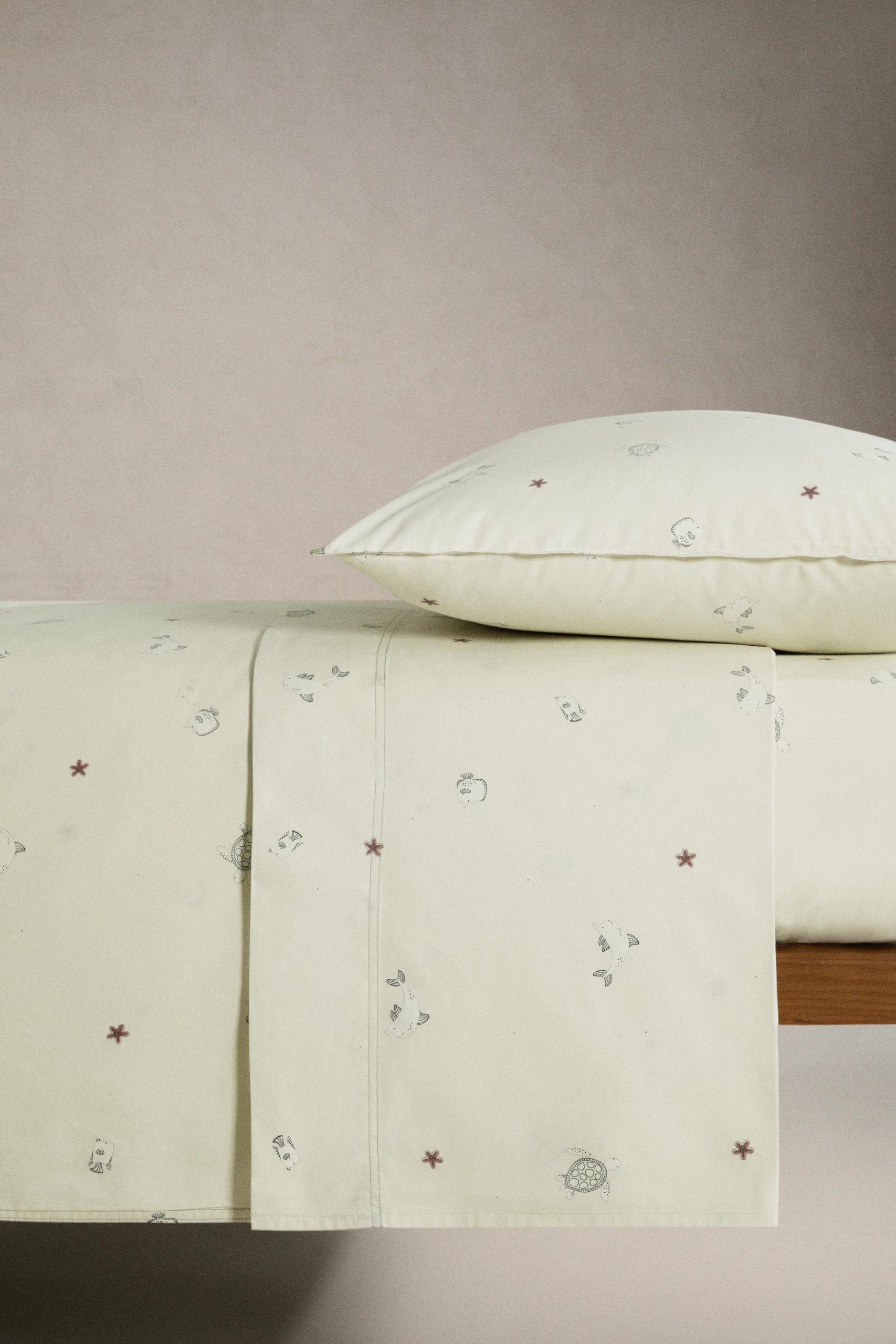 روکش زیر تشک کودک با طرح دریایی از برند زارا