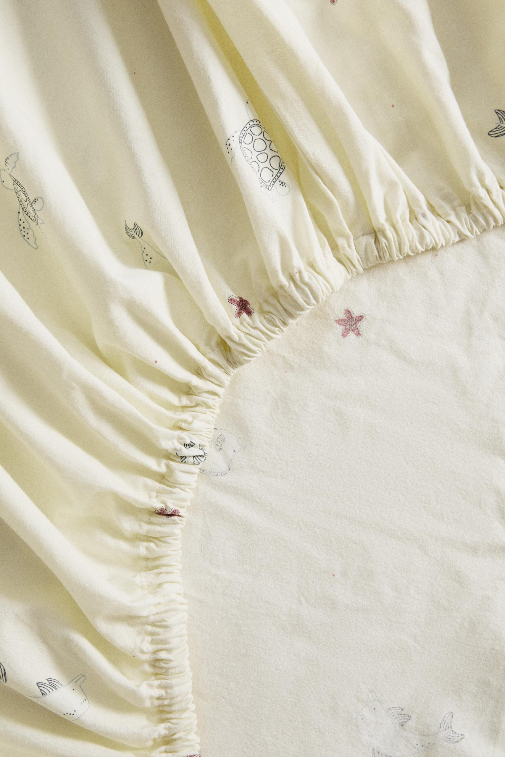 روکش زیر تشک کودک با طرح دریایی از برند زارا