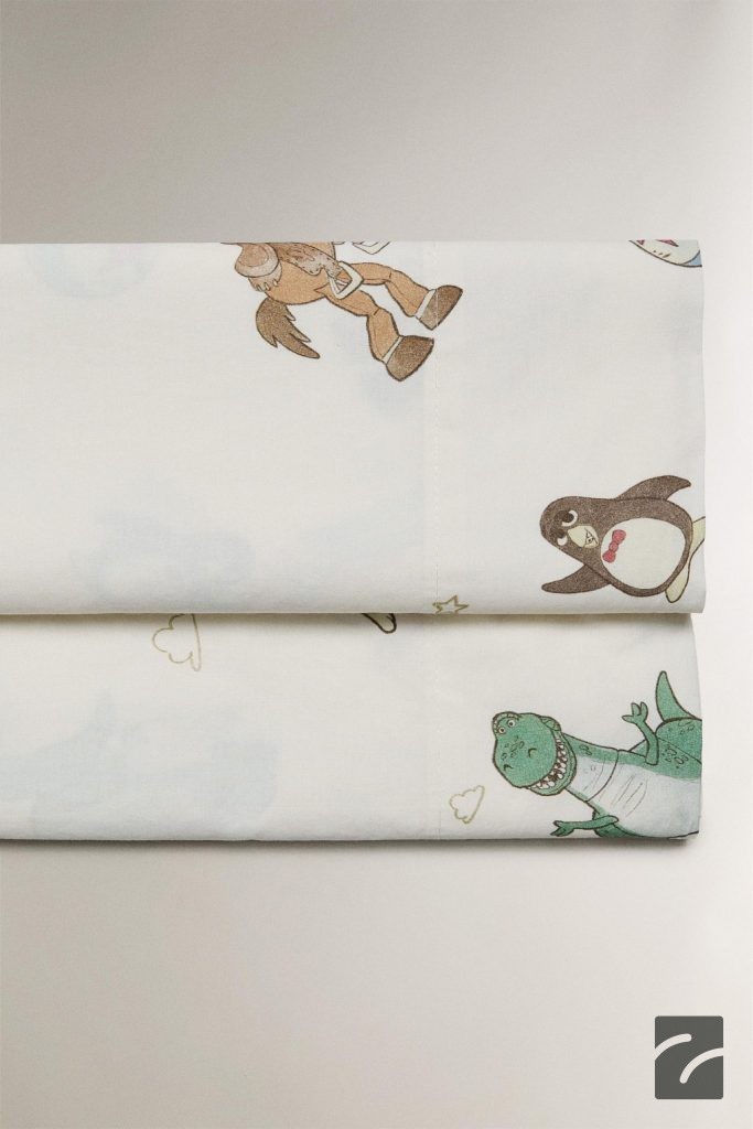 روکش بالشت پنبه‌ای طرح داستان اسباب‌ب از برند زارا