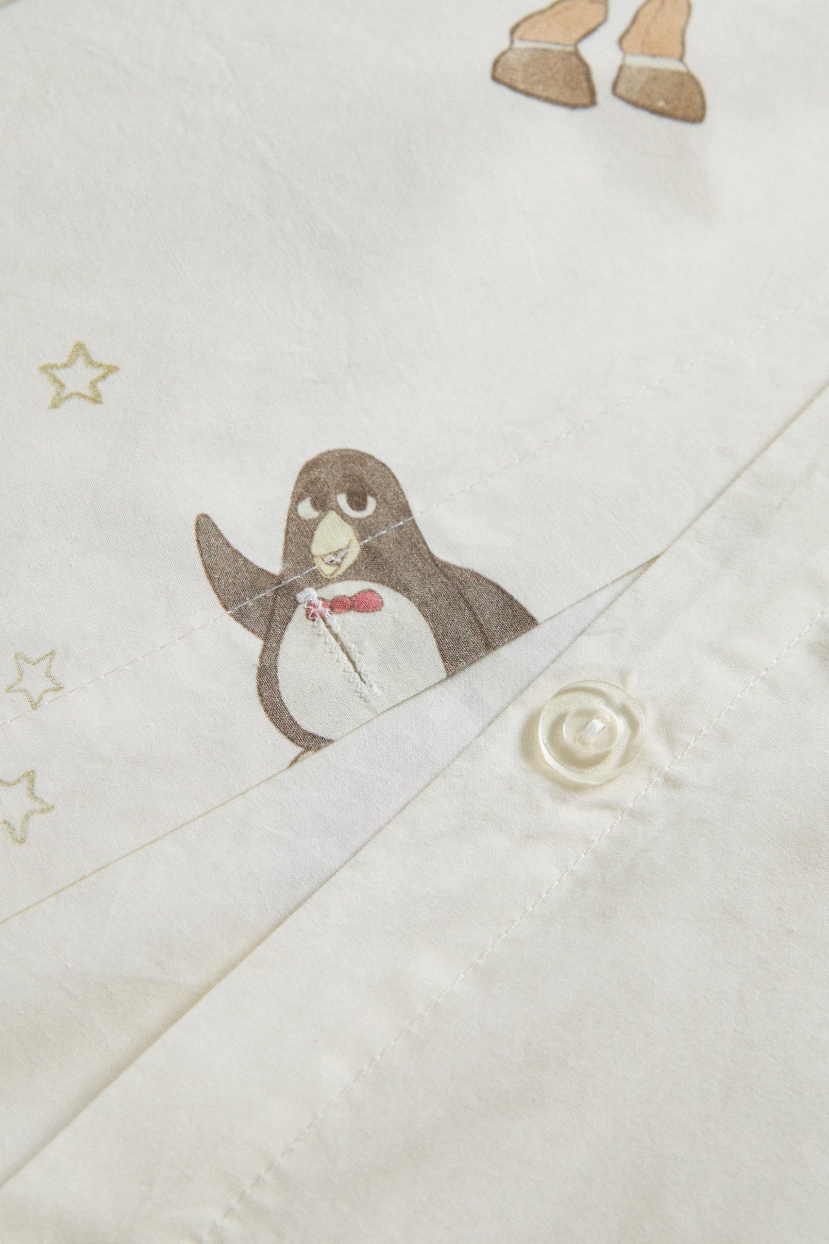 روکش زیر تشک کودک با طرح اسباببازی از برند زارا