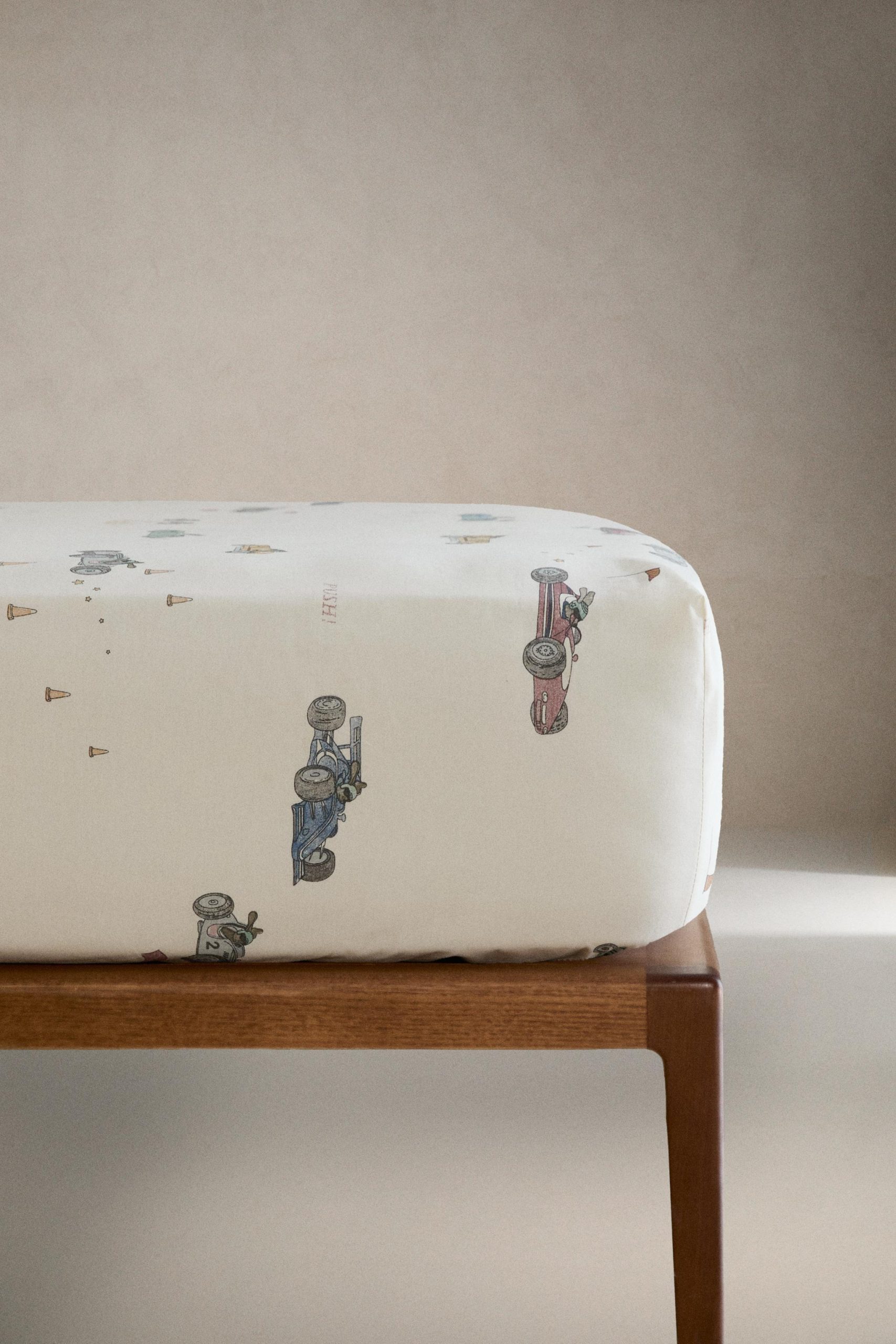 روکش زیر تشک کشدار کودک با طرح سگ از برند زارا