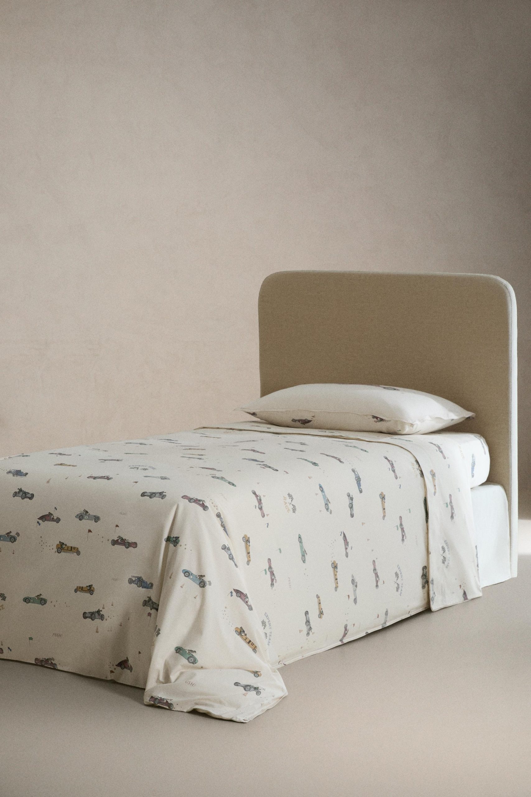 روکش زیر تشک کشدار کودک با طرح سگ از برند زارا