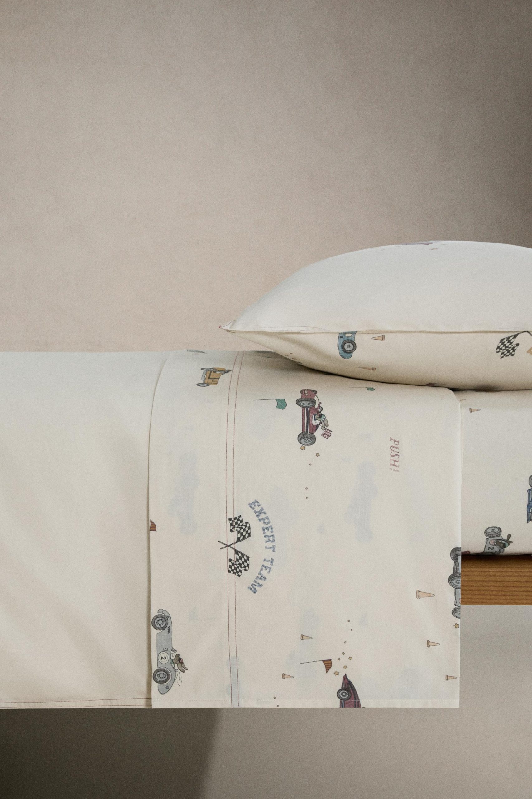 روکش زیر تشک کشدار کودک با طرح سگ از برند زارا