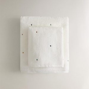 حوله حمام سفید کودک با طرح ستاره از برند زارا