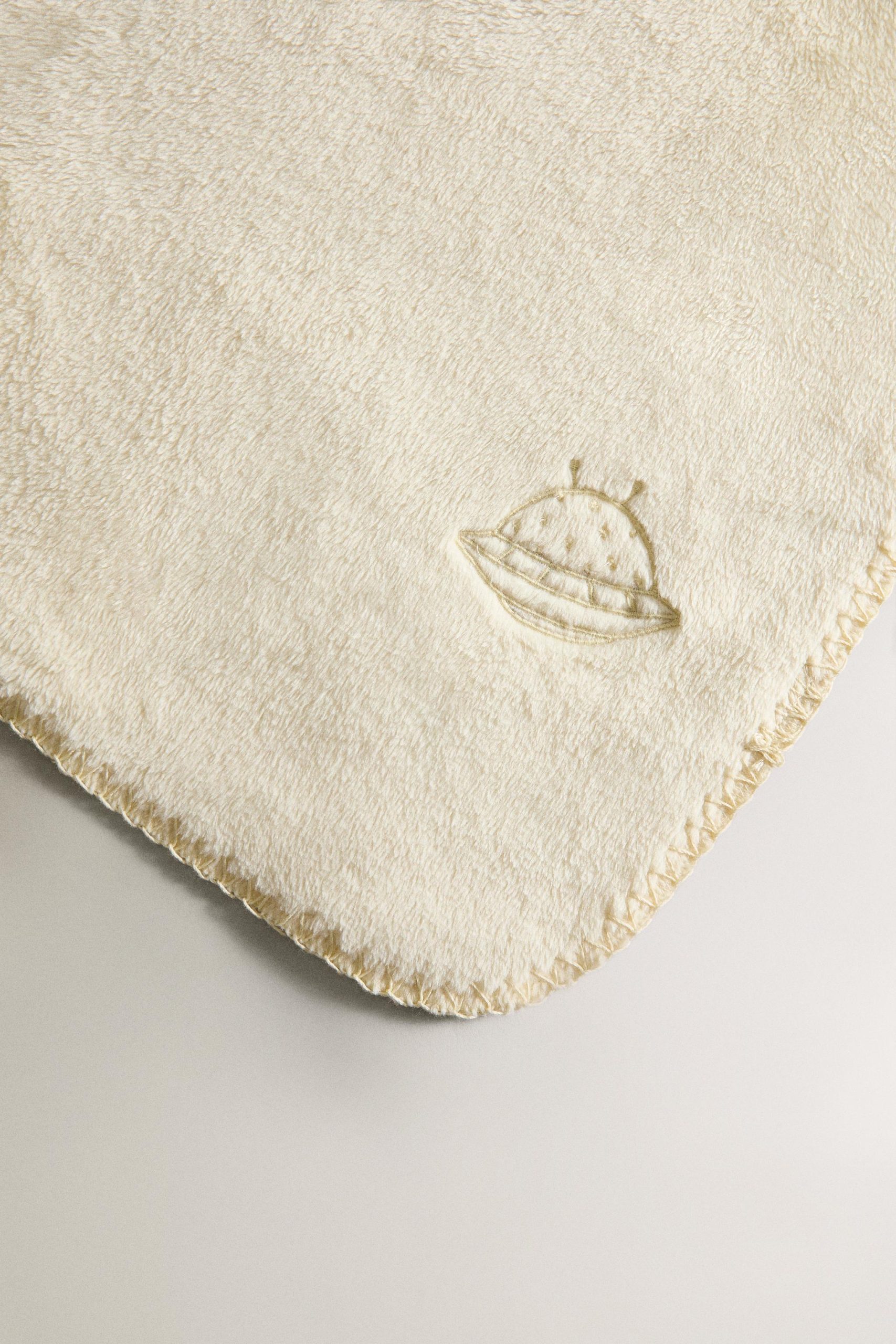 پتو پلی استر کودک با طرح فضایی از برند زارا