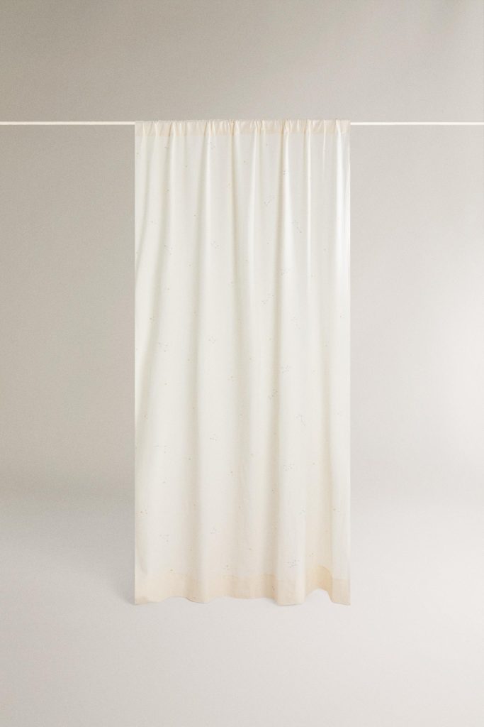 پرده کودکانه طرح فضایی درخشان از برند زارا