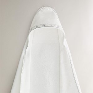 حوله نوزاد کلاه‌دار پنبه‌ای با طرح خط از برند زارا