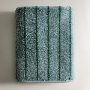 حوله حمام کودک با طرح راه‌راه پنبه‌ای از برند زارا