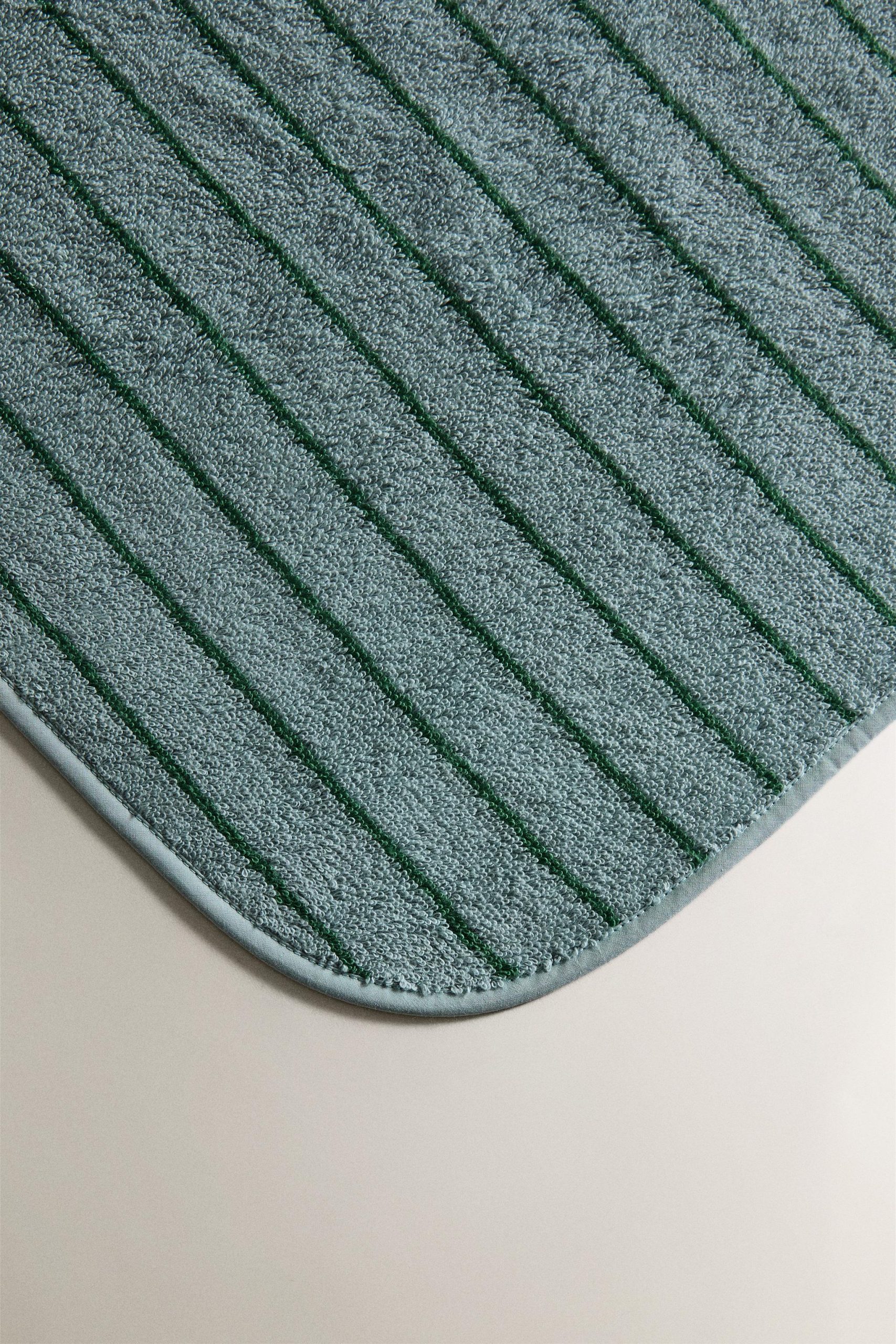 حوله حمام کودک با طرح راهراه پنبهای از برند زارا