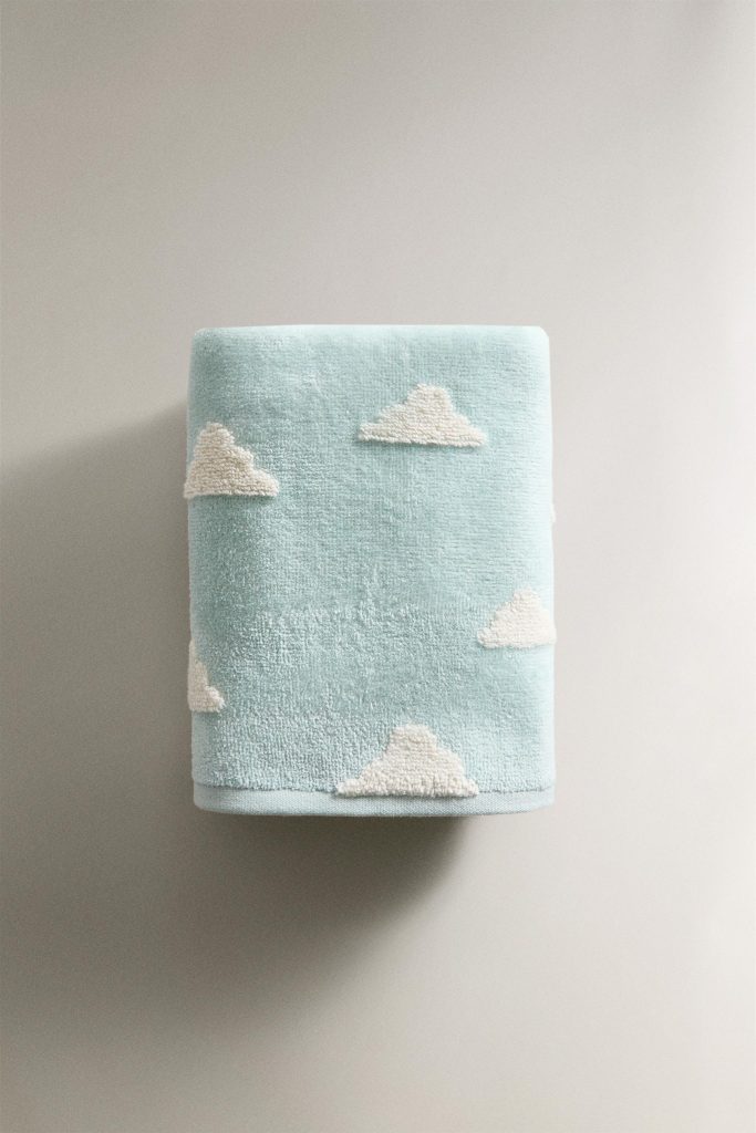 حوله کودکانه مخملی طرح ابر از برند زارا