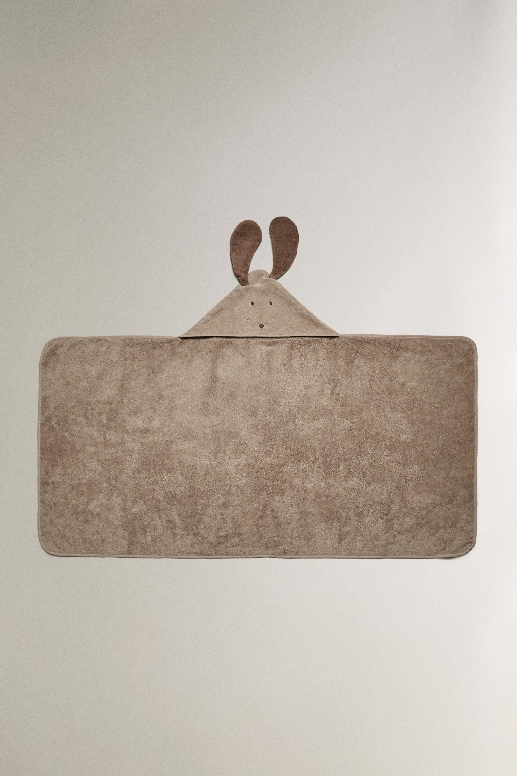 حوله حمام نخی طرح سگهای کلاهی از برند زارا