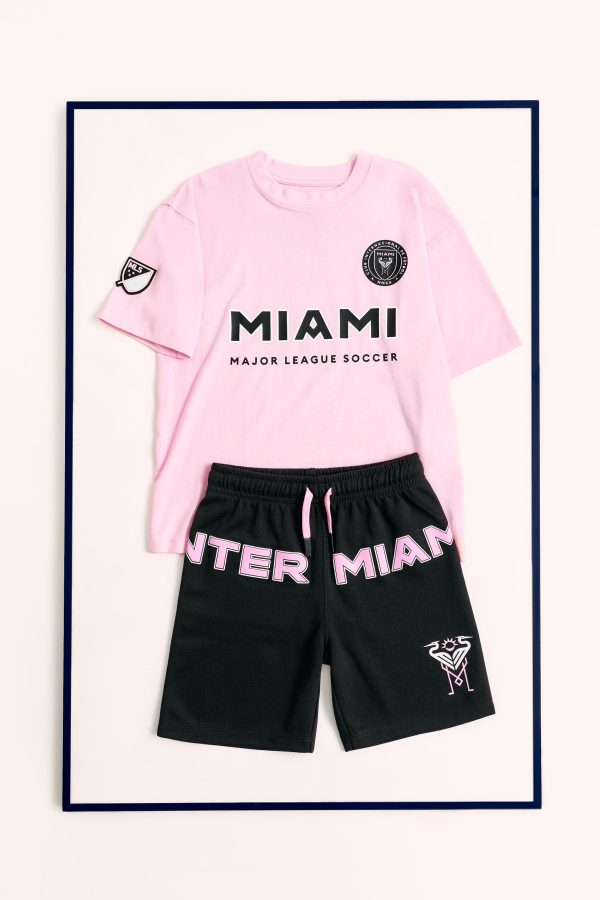 KOMPLE SPOR T-SHIRT VE BERMUDA TAKIMI - از برند زارا