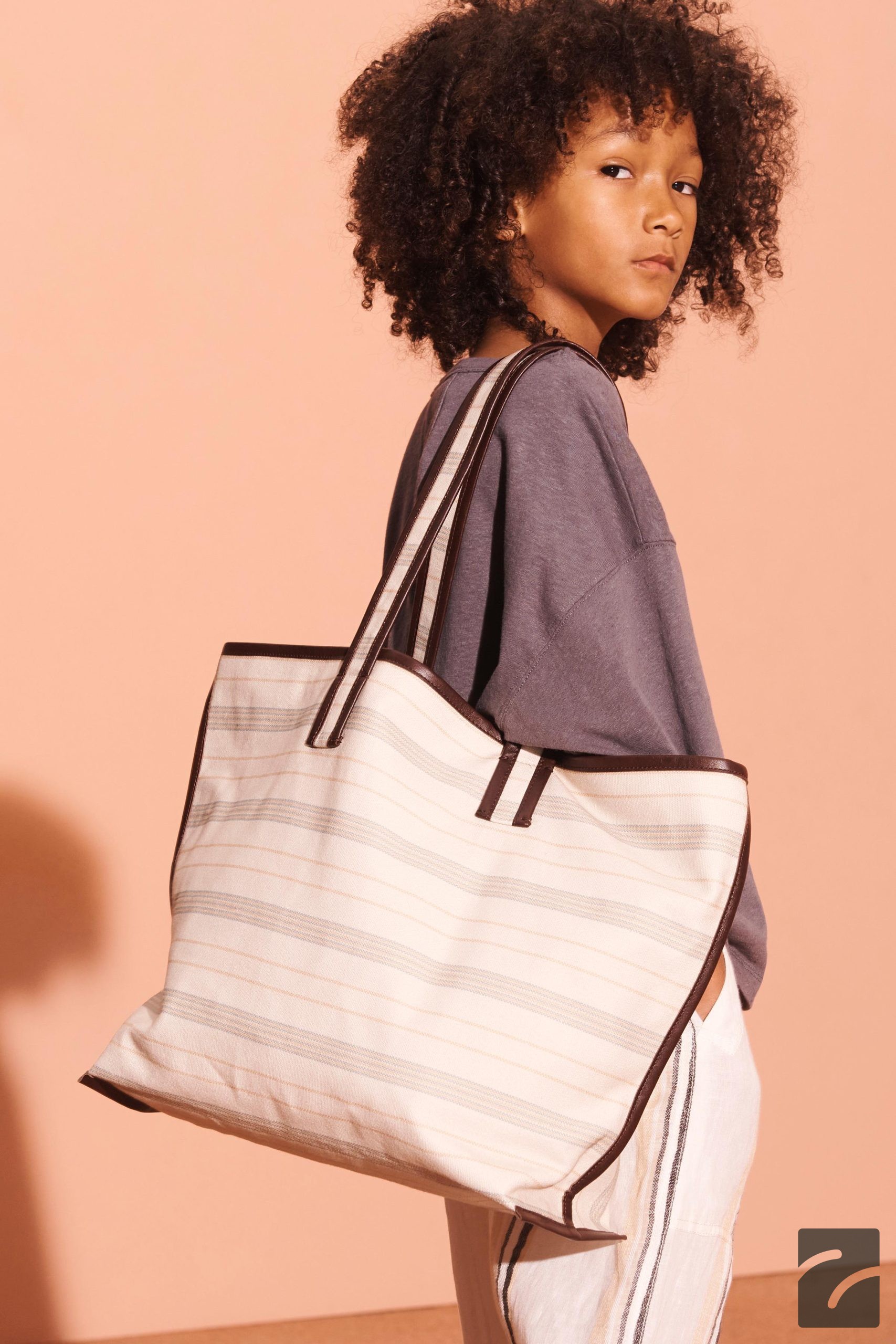 تیشرت کوتاهکُرد یقه بیسیکلت رگلان از برند زارا