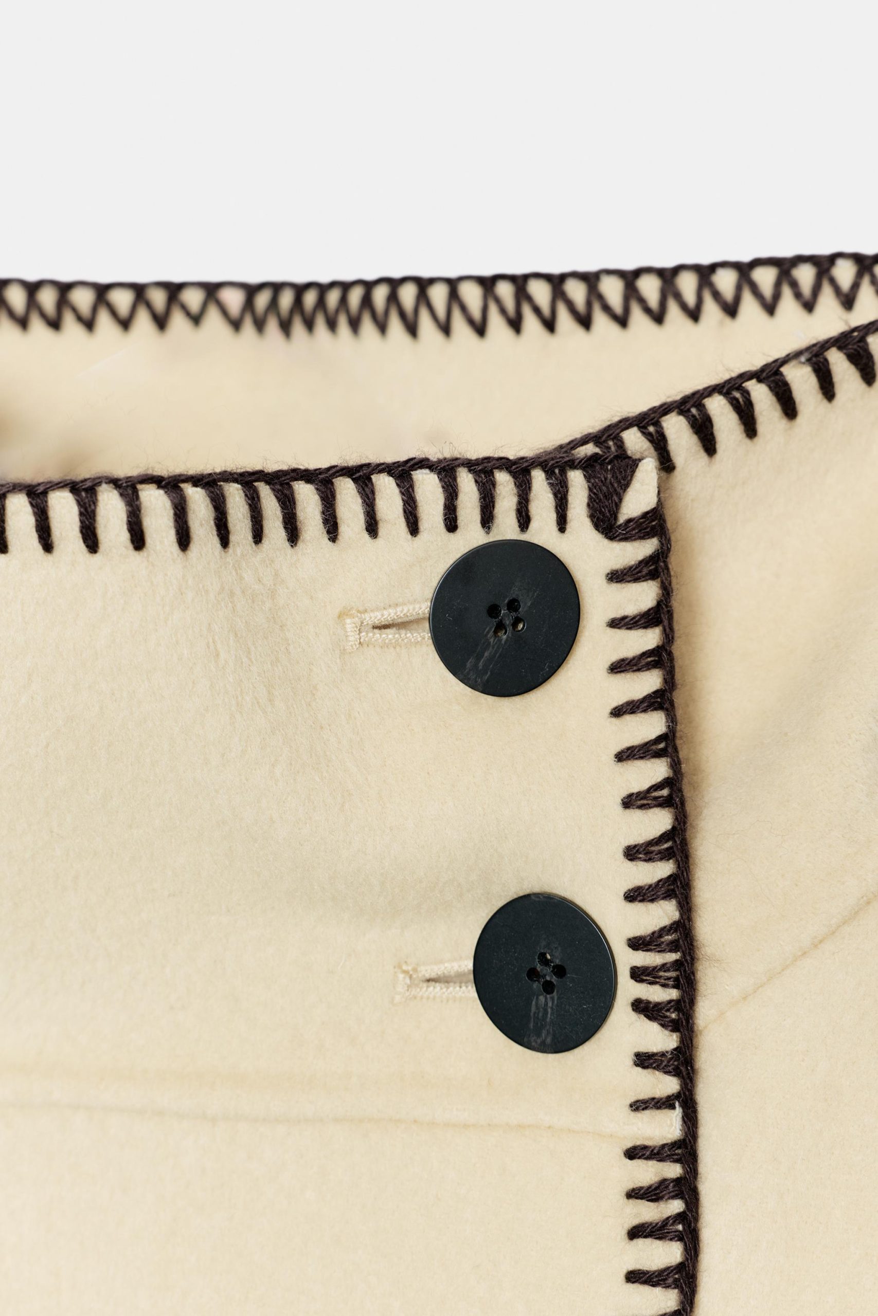 کت پشمی زنانه با طراحی مدرن از برند زارا