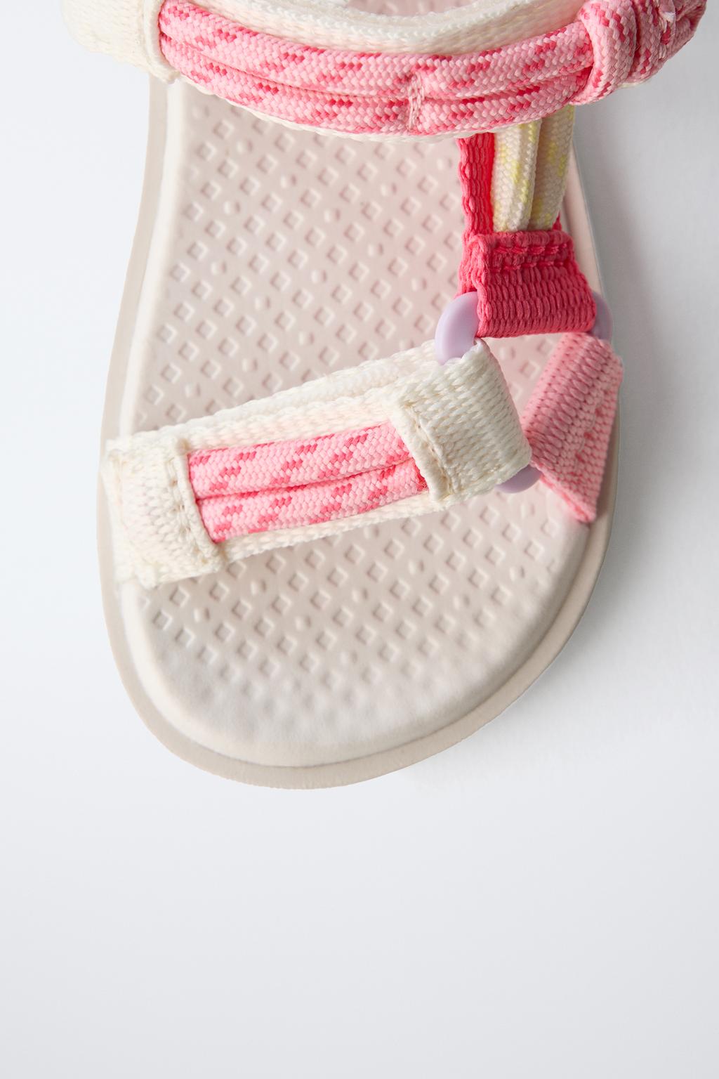 سندل تکنیکی با بند چسبی و پاشنه نرم از برند زارا