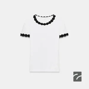 تی‌شرت اسلیم فیت یقه گرد با طرح گل از برند زارا (زنانه)