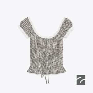 تیشرت یقه گرد با جزئیات دانتل از برند زارا (زنانه)