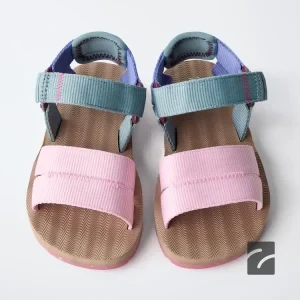 سندل تکنیکی با بند چسبی و زیره لاستیک از برند زارا