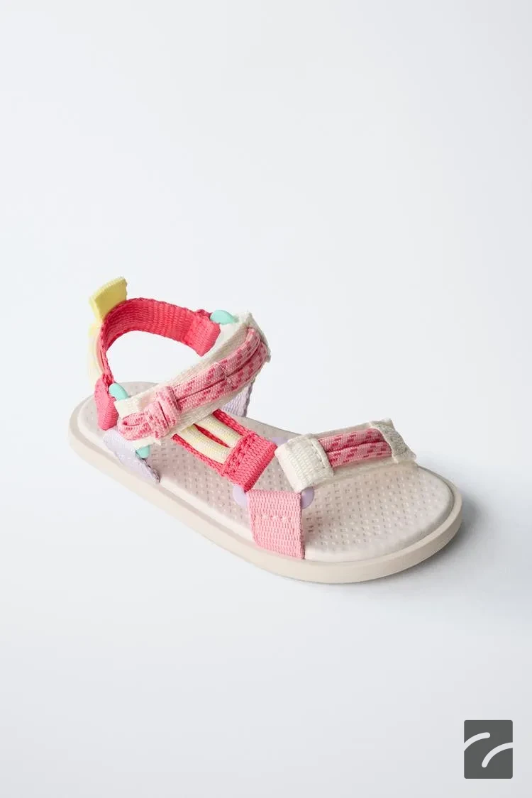 سندل تکنیکی با بند چسبی و پاشنه نرم از برند زارا