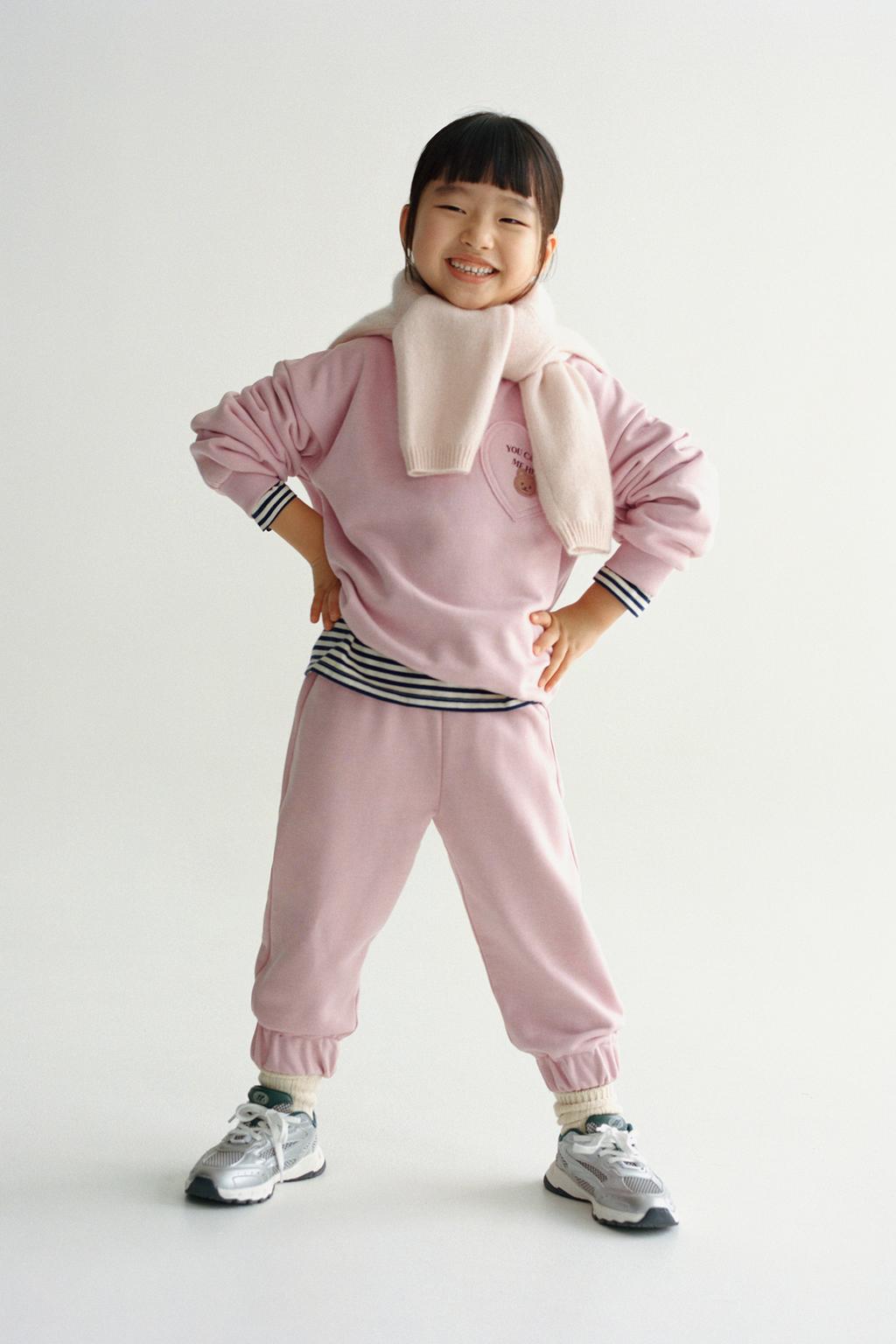 سویشرت آستین بلند یقه گرد با جیب قلبی از برند زارا (بچه گانه)